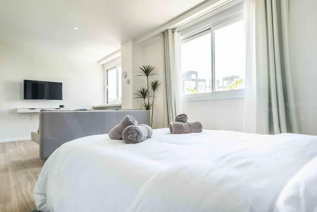 Apartment Authentic Minimalistic Studio Near La Union By Rems Malaga